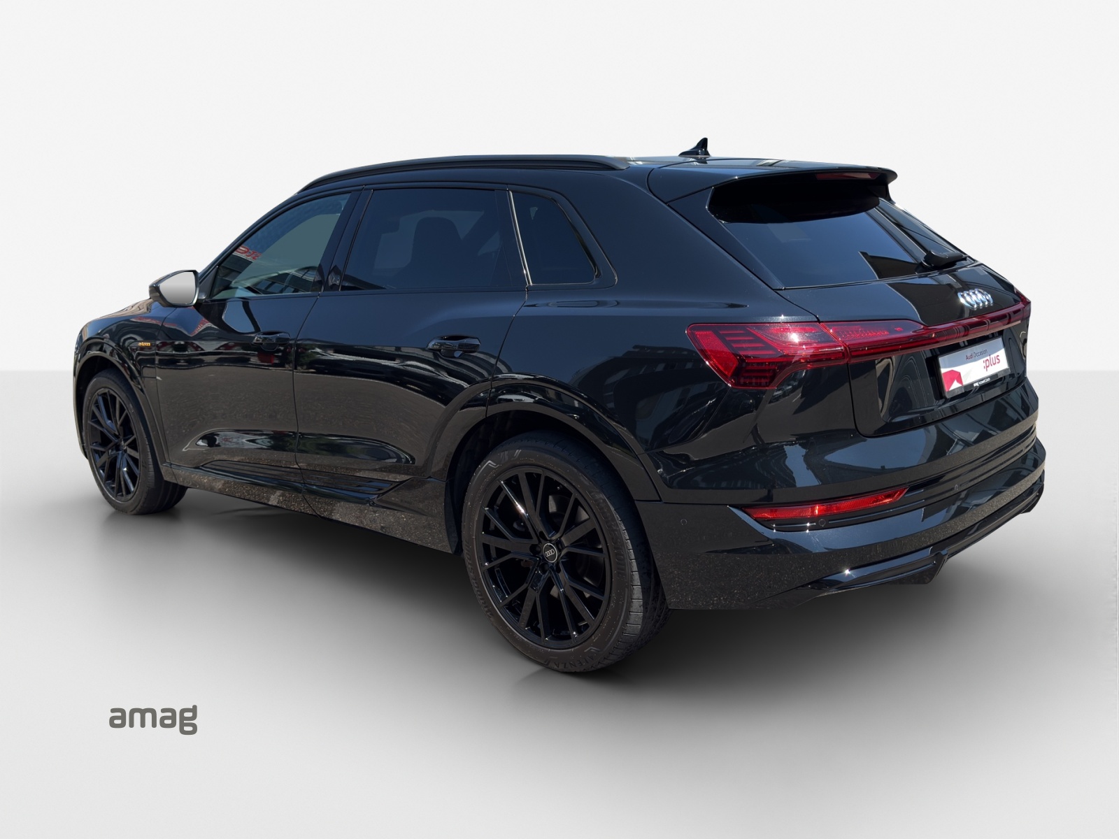 AUDI e-tron 55 S Line Black Edition quattro-image-2