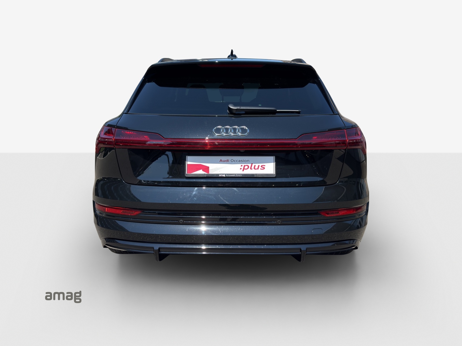 AUDI e-tron 55 S Line Black Edition quattro-image-4