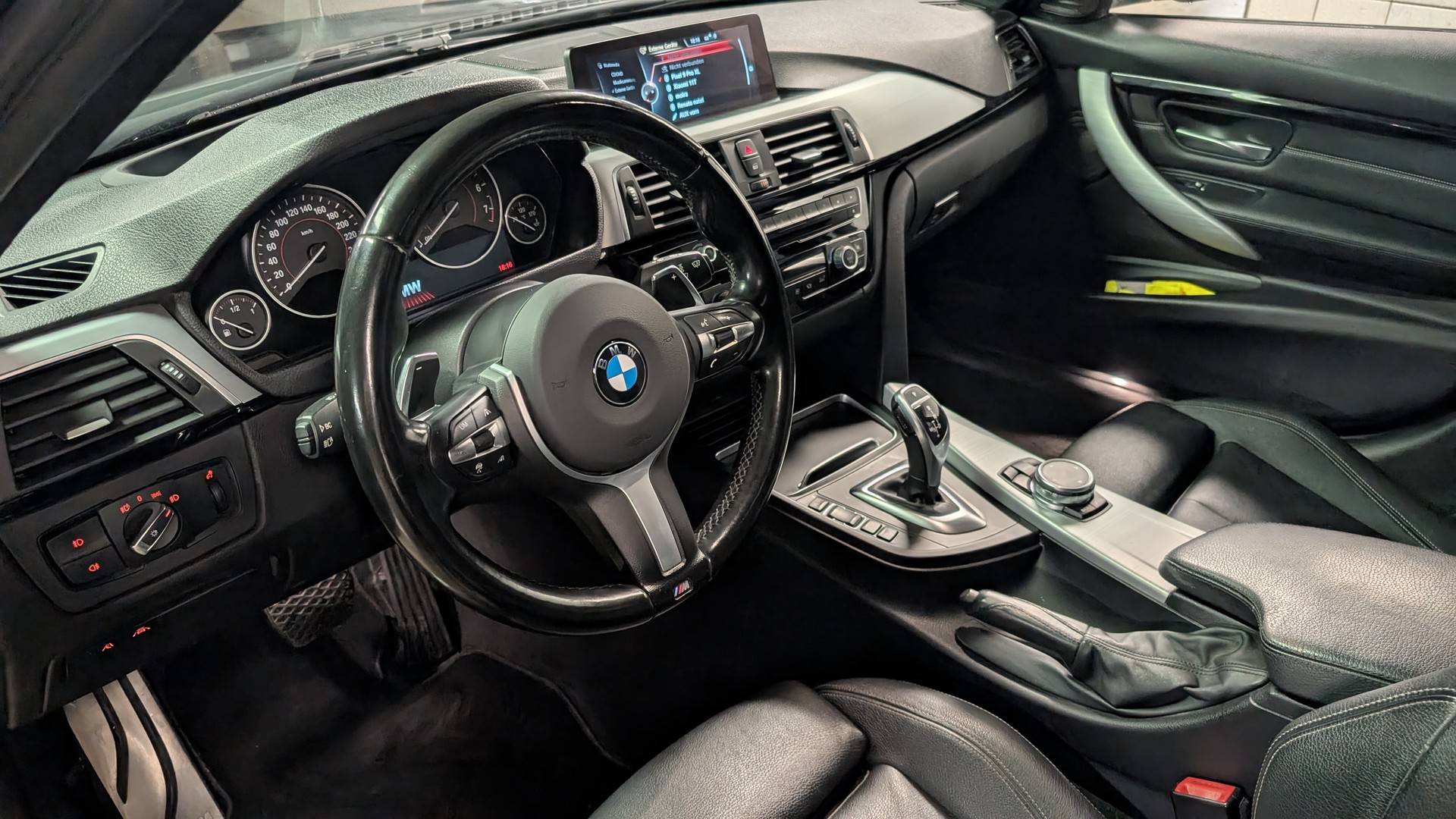 BMW 340i xDrive-image-4