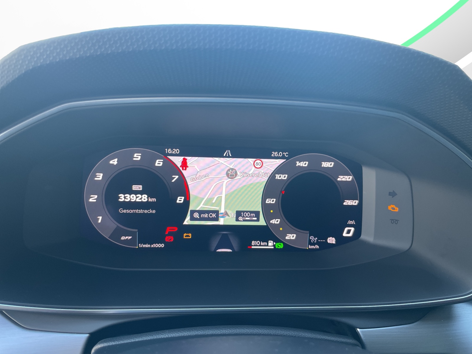 SEAT Leon 1.5 eTSI mHEV DSG FR-image-8