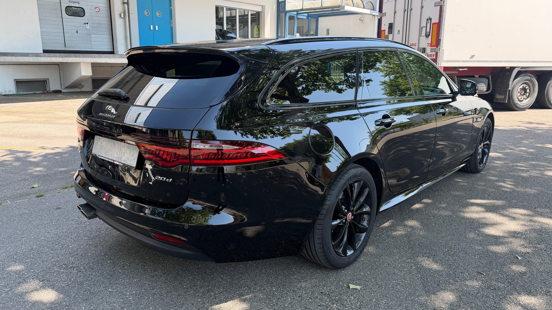 JAGUAR XF-image-3