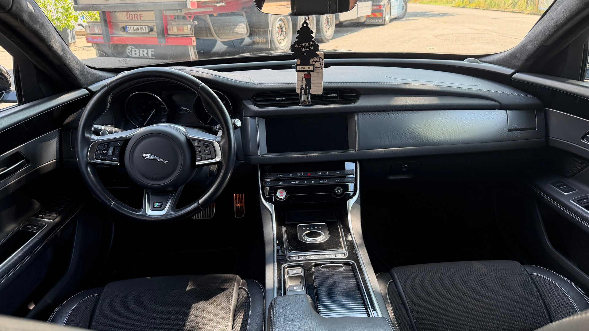JAGUAR XF-image-6
