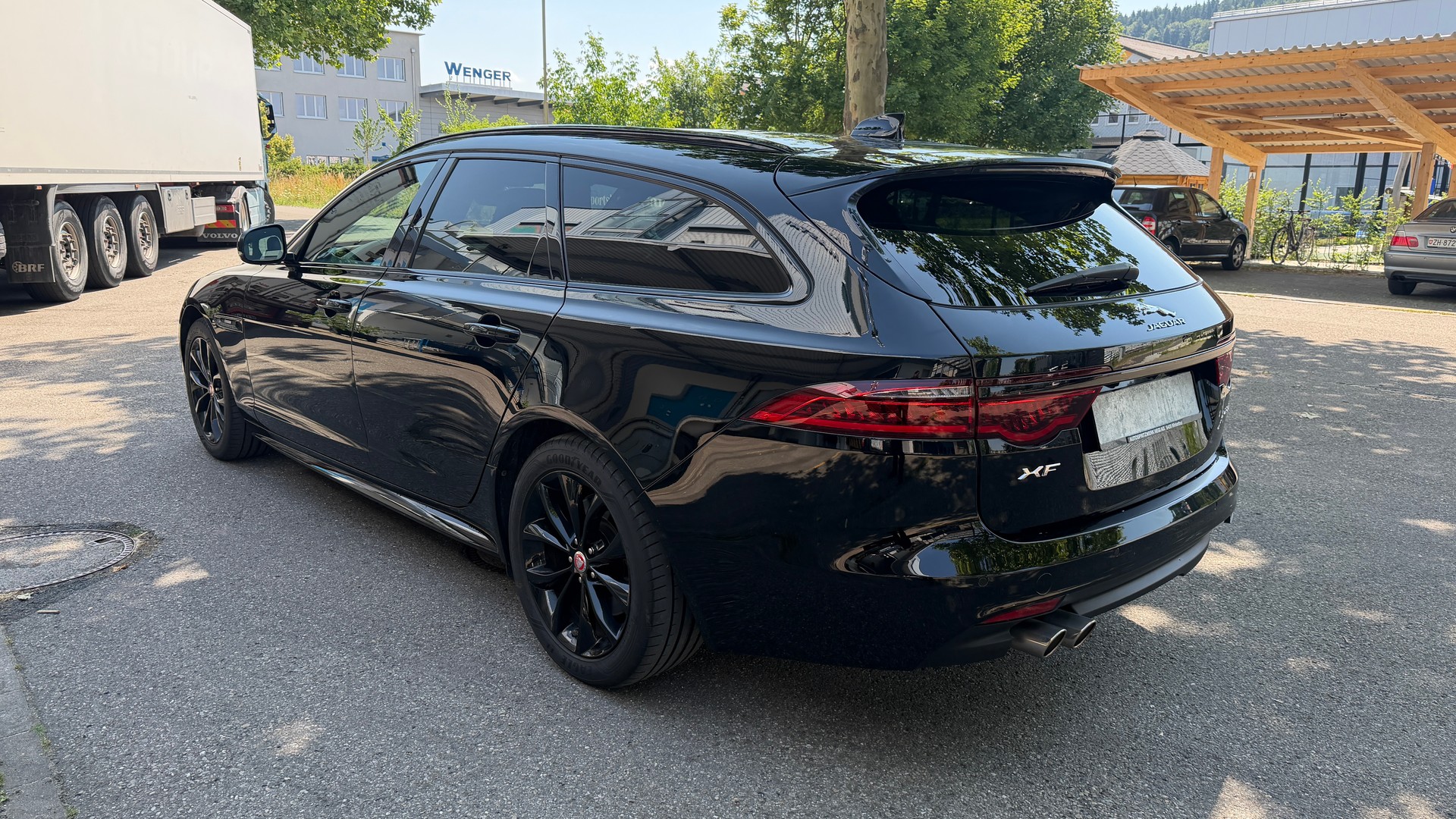 JAGUAR XF-image-1