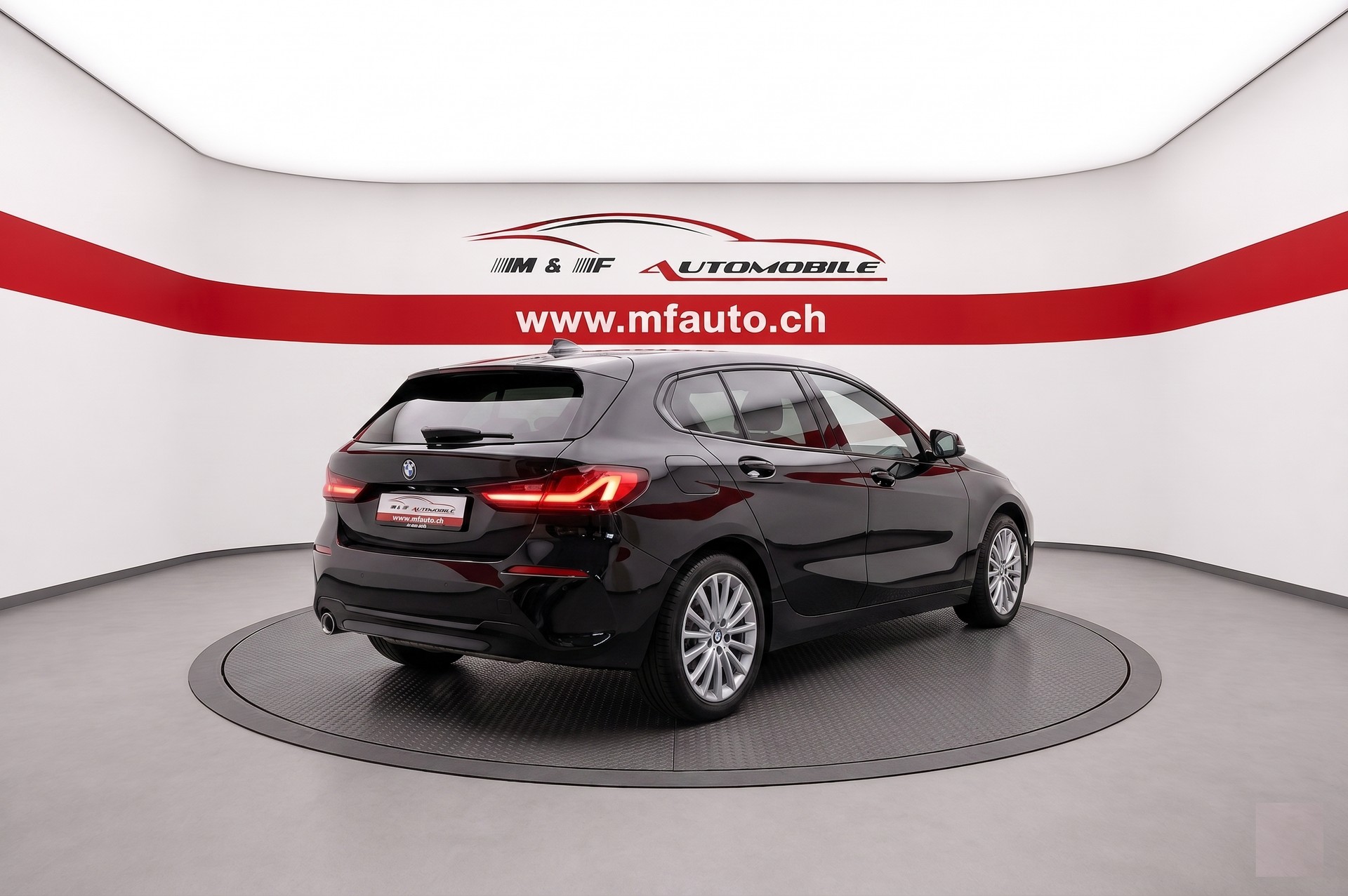 BMW 118i CH FAHRZEUG-image-5