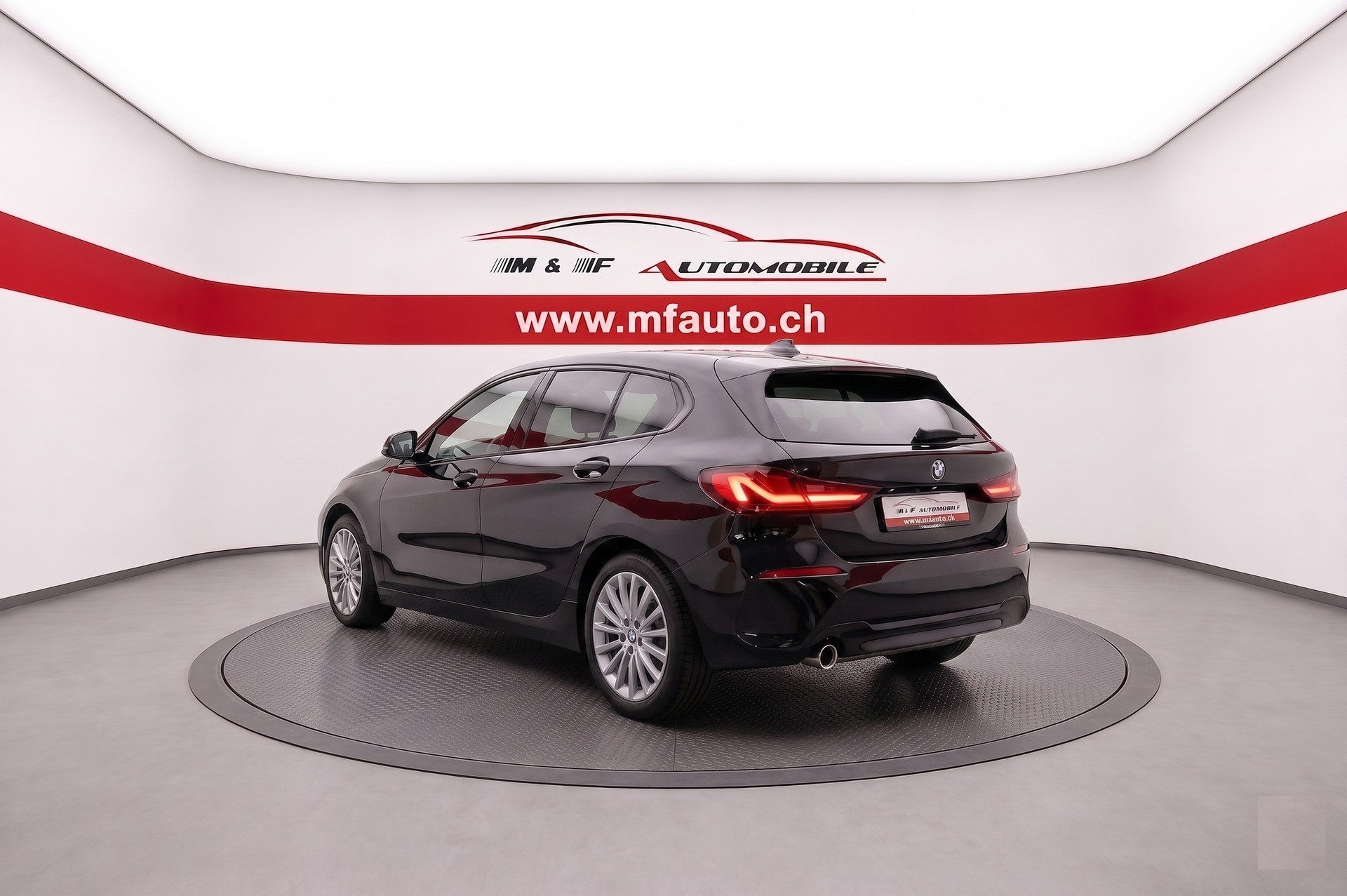 BMW 118i CH FAHRZEUG-image-3