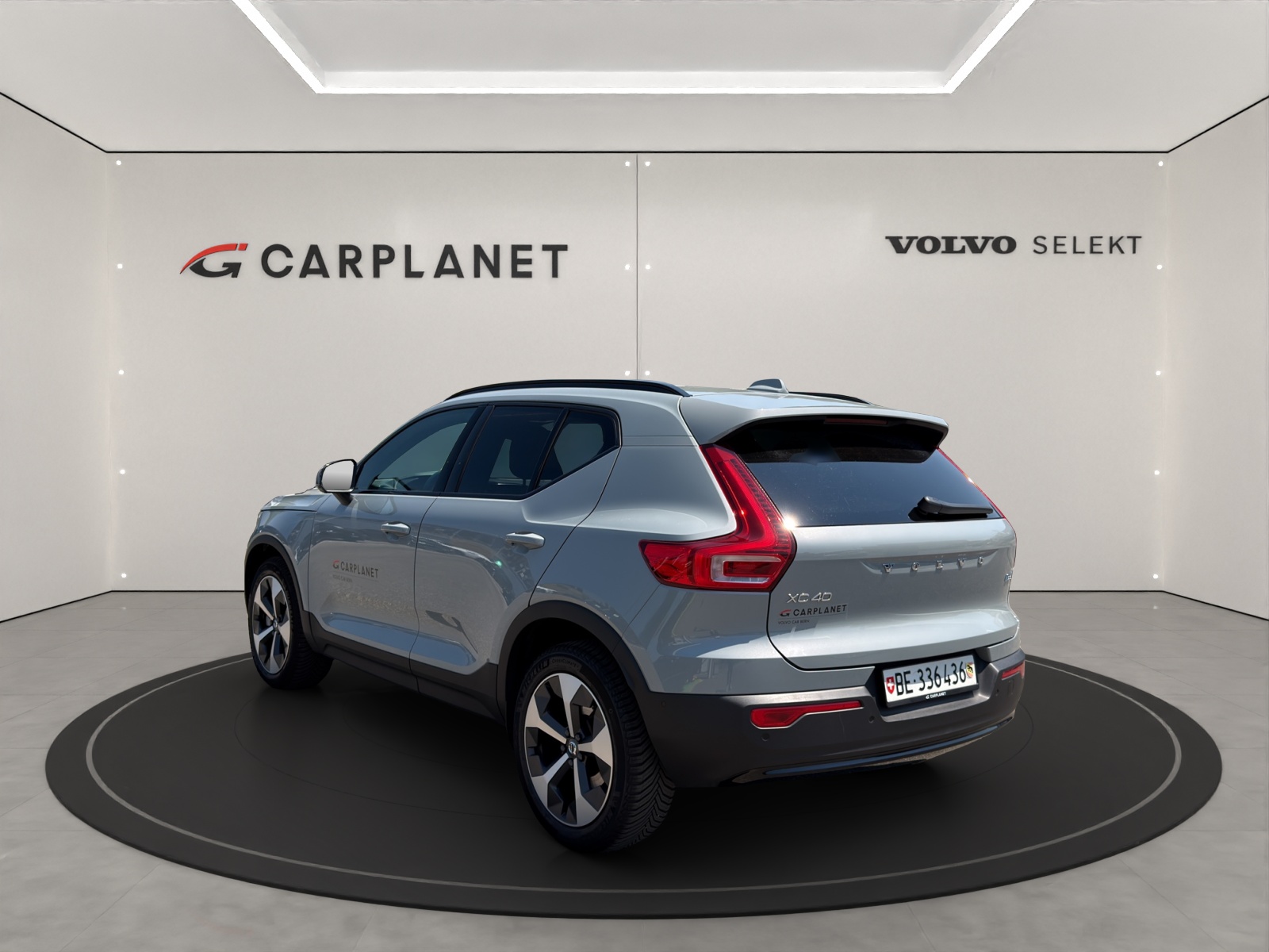 VOLVO XC40 2.0 B3 MH Plus Dark-image-3