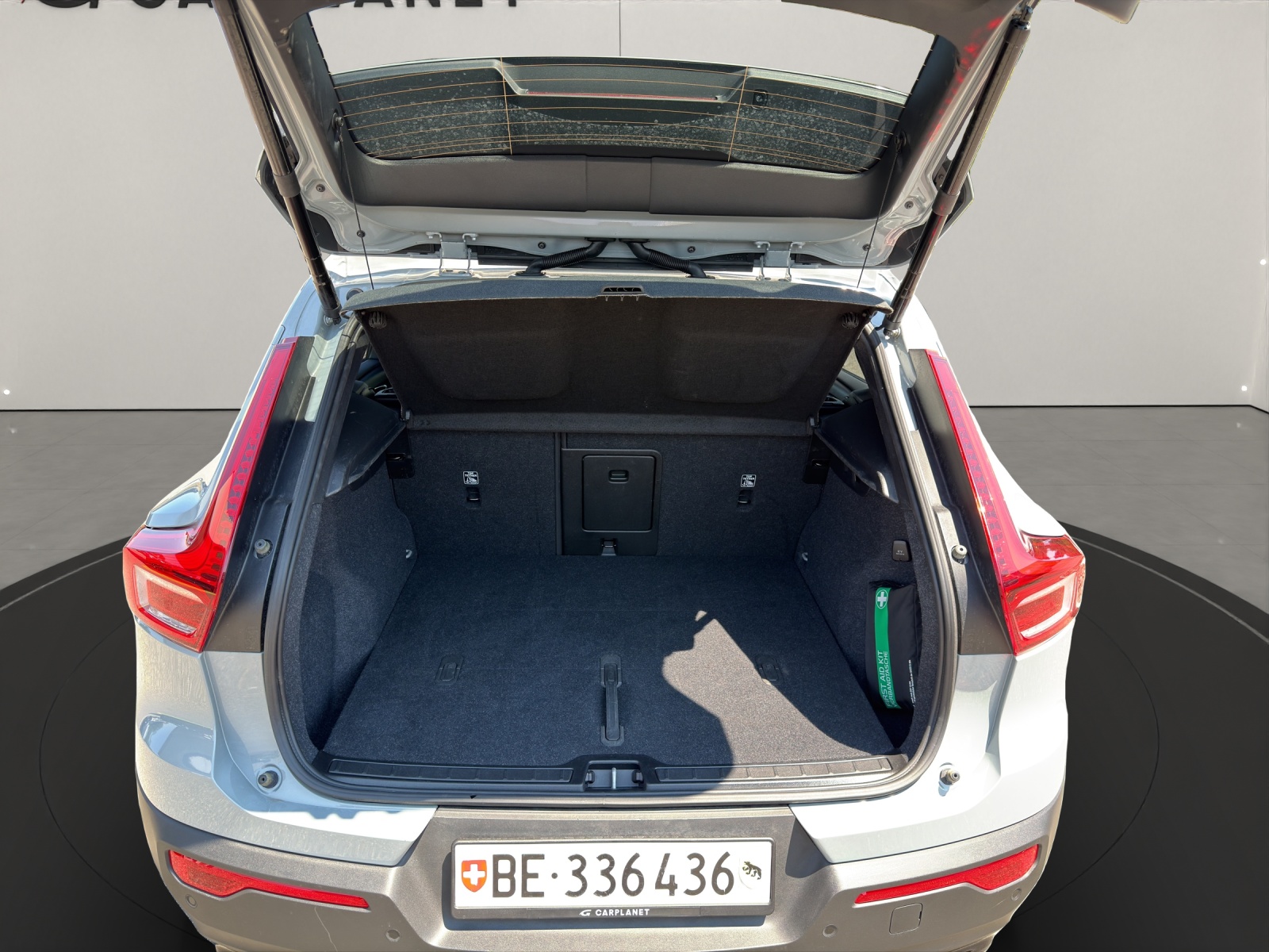 VOLVO XC40 2.0 B3 MH Plus Dark-image-5
