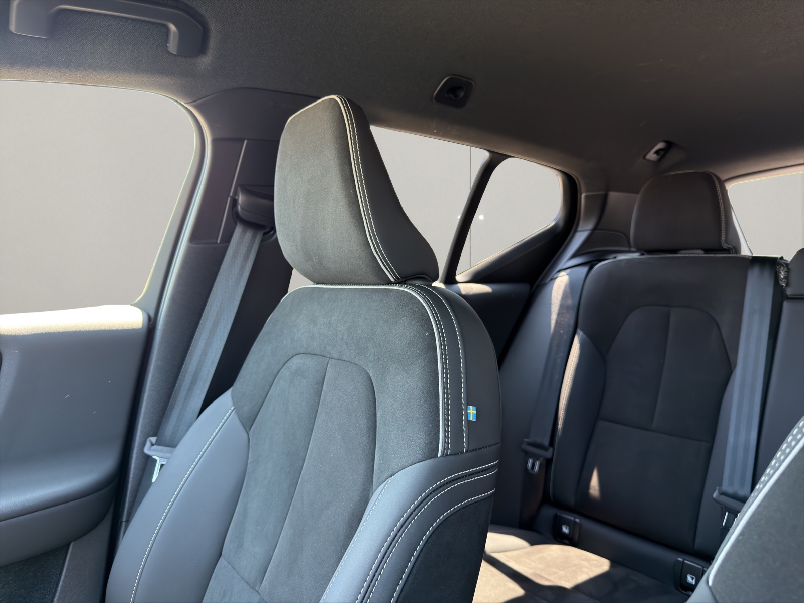 VOLVO XC40 2.0 B3 MH Plus Dark-image-10