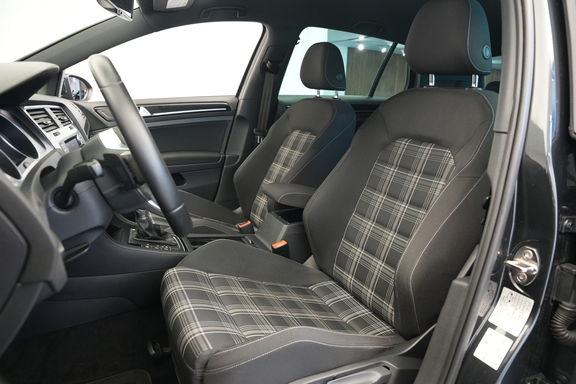 VW Golf 2.0 TDI GTD DSG *CH-Fahrzeug*-image-10