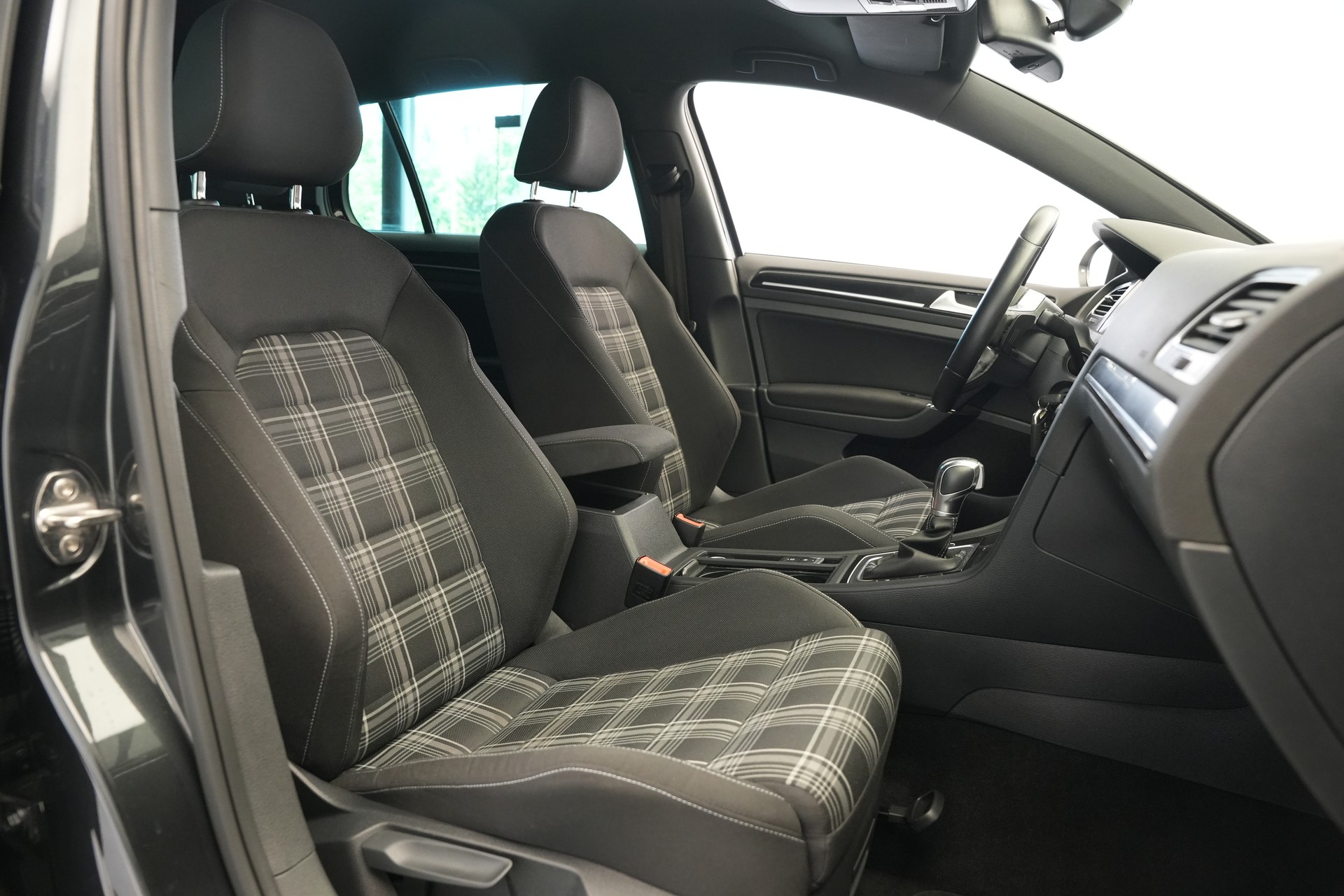 VW Golf 2.0 TDI GTD DSG *CH-Fahrzeug*-image-12