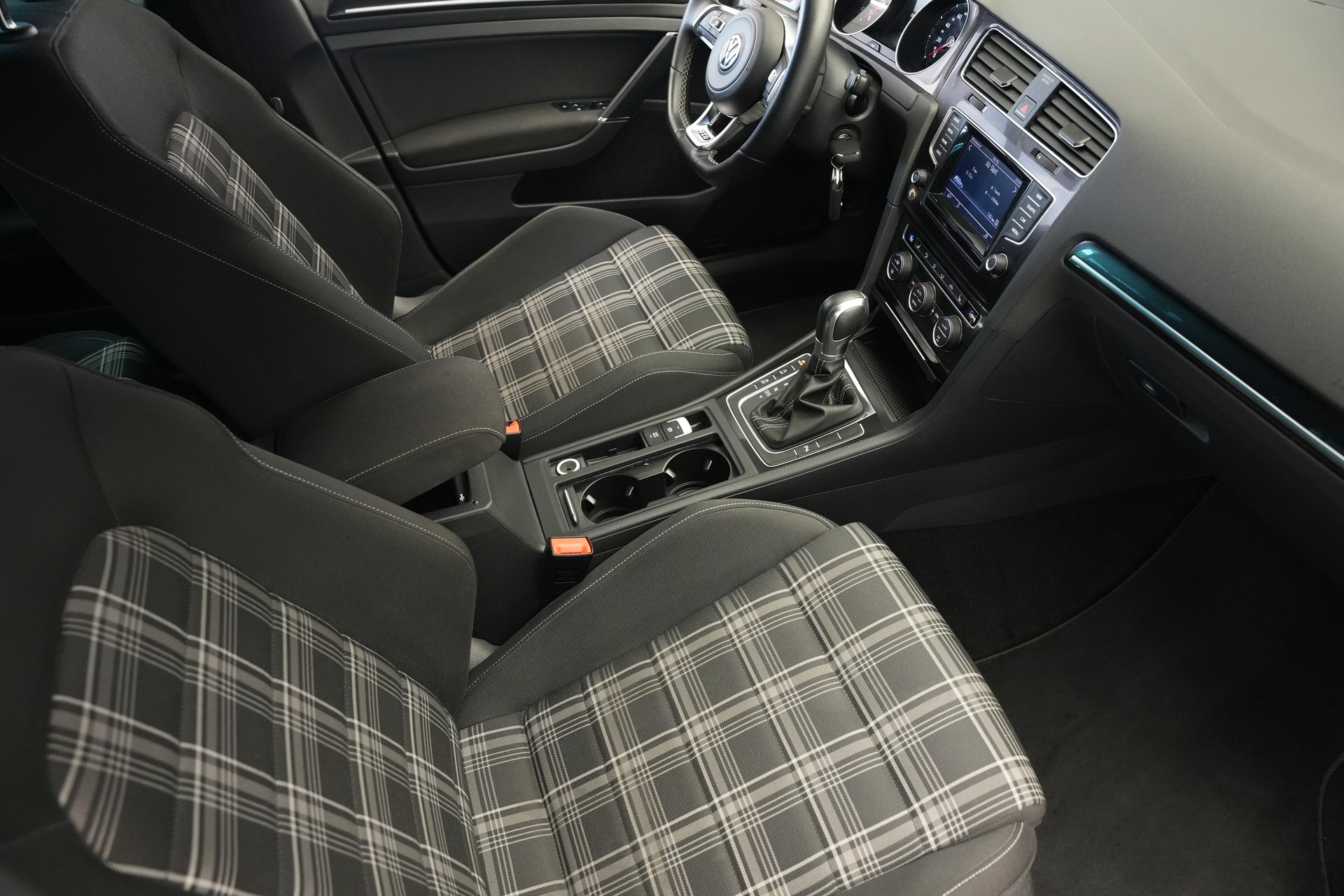 VW Golf 2.0 TDI GTD DSG *CH-Fahrzeug*-image-11