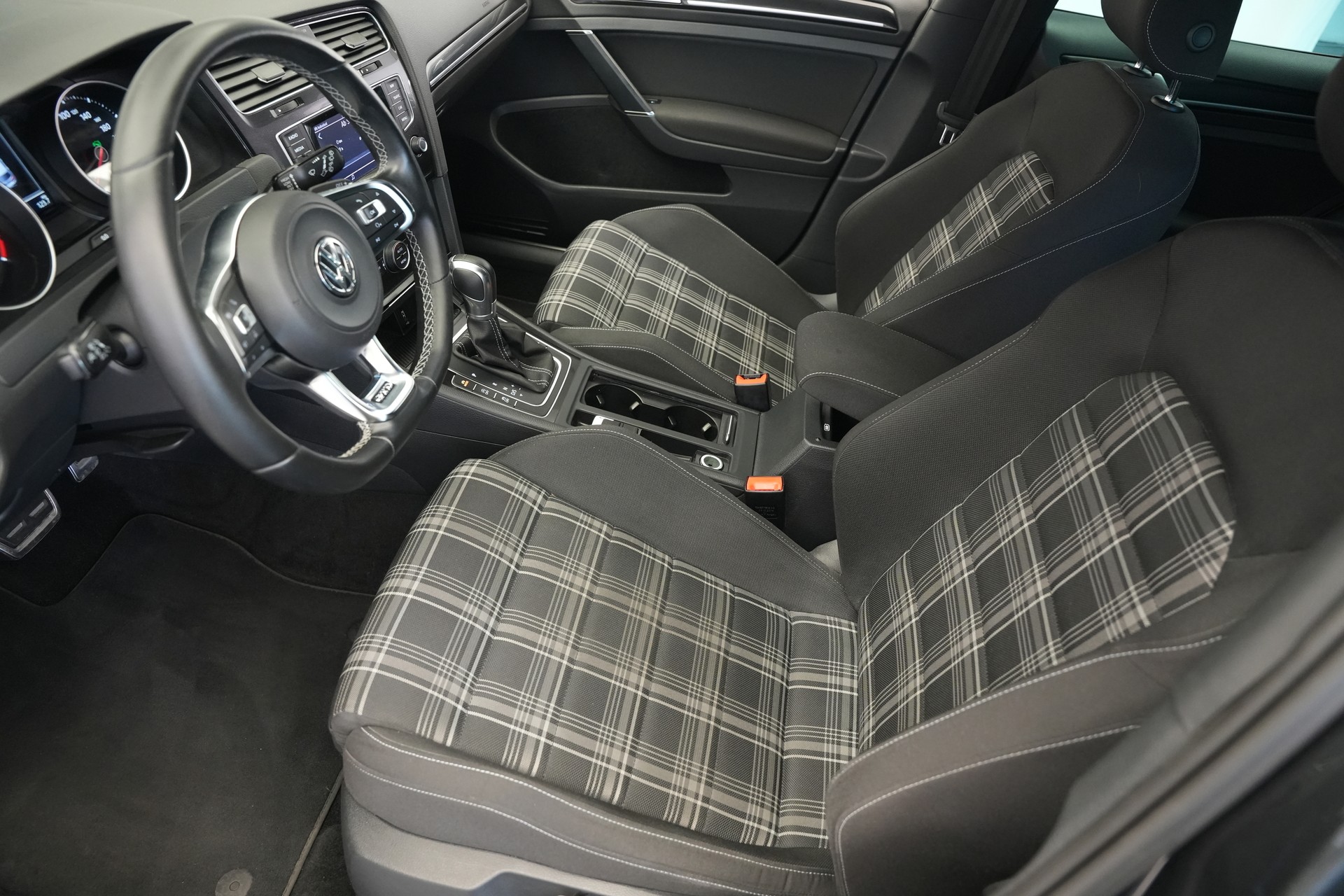 VW Golf 2.0 TDI GTD DSG *CH-Fahrzeug*-image-9