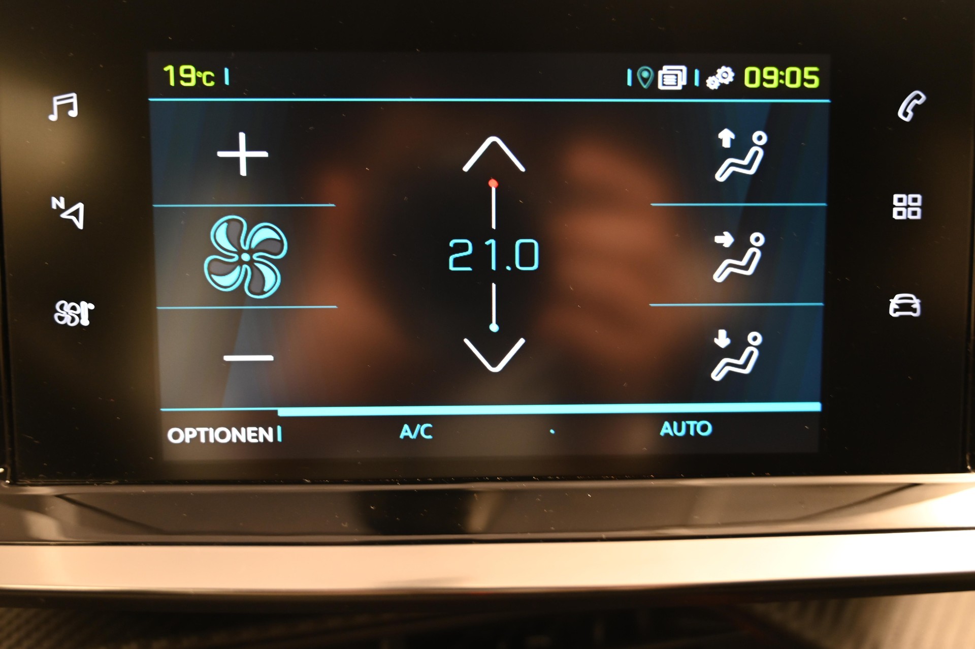 PEUGEOT 208 e-Active Pack-image-11