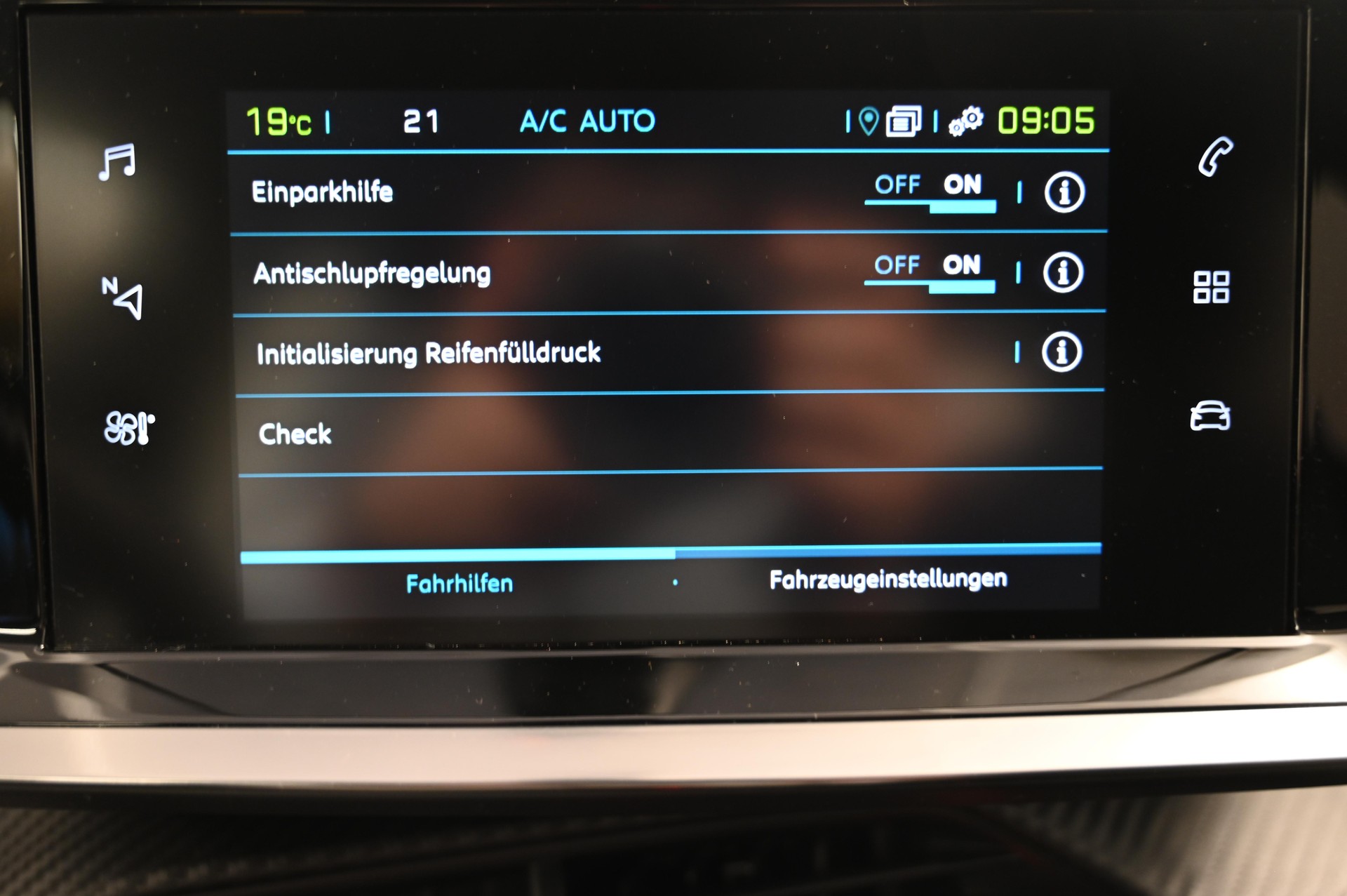 PEUGEOT 208 e-Active Pack-image-12