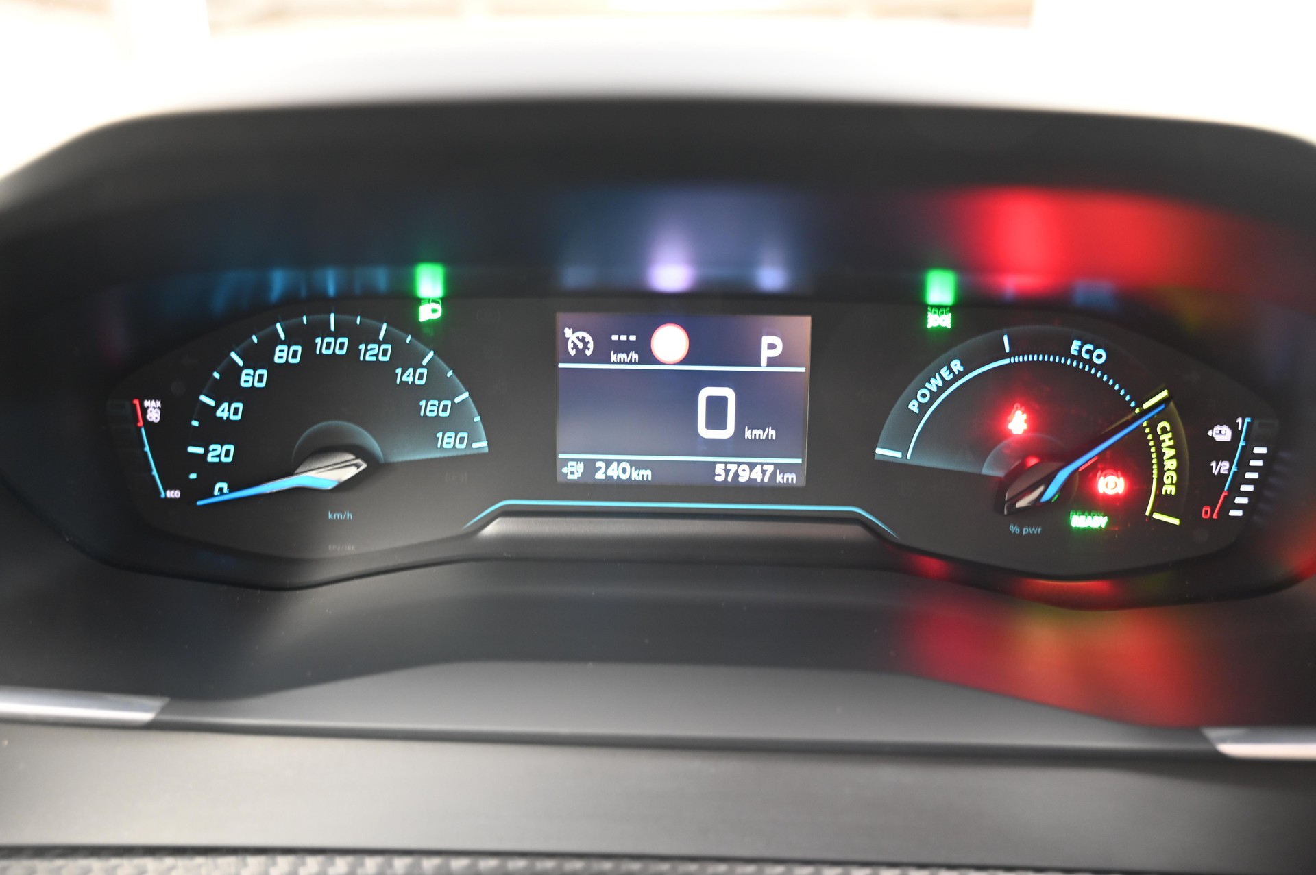 PEUGEOT 208 e-Active Pack-image-8
