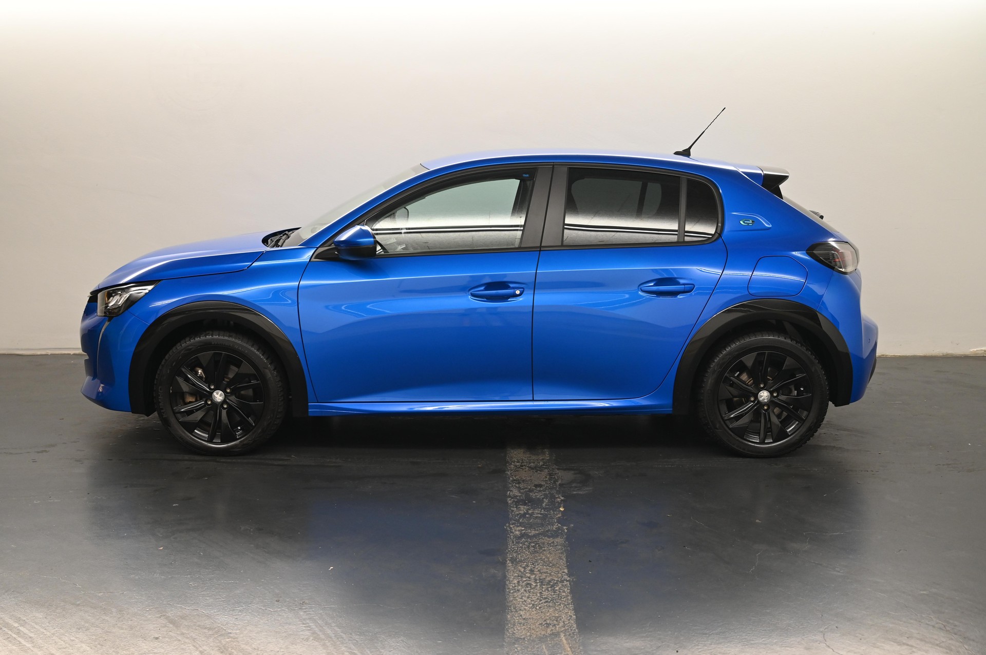 PEUGEOT 208 e-Active Pack-showroom-element-3