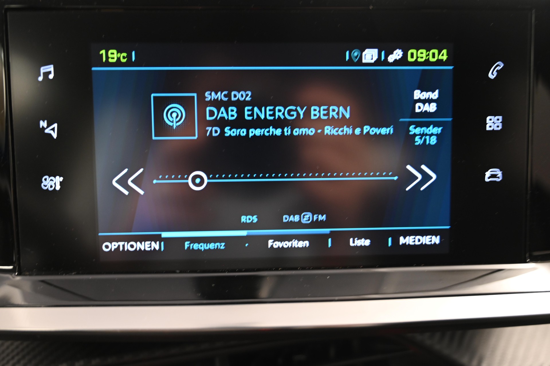 PEUGEOT 208 e-Active Pack-image-9