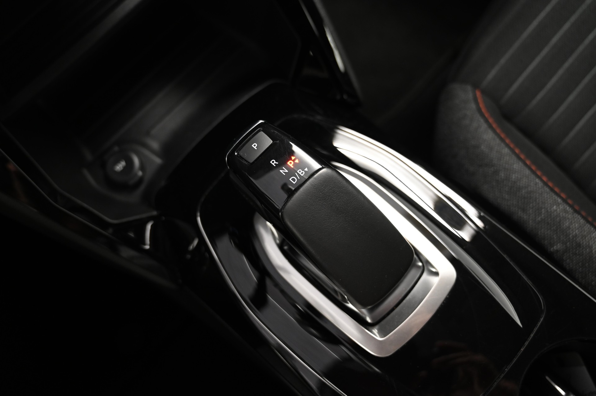 PEUGEOT 208 e-Active Pack-image-14