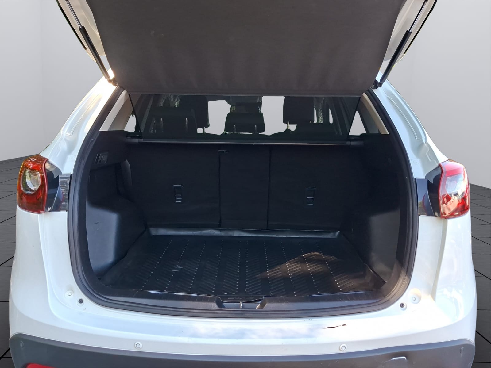 MAZDA CX-5 2.2 D HP Revolution AWD Automatic-image-6