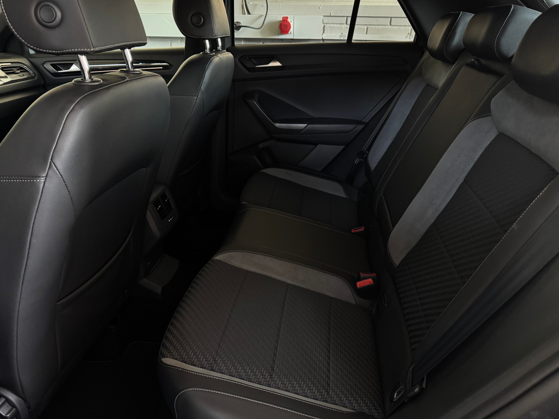 VW T-Roc 2.0 TSI Sport DSG 4Motion-image-6