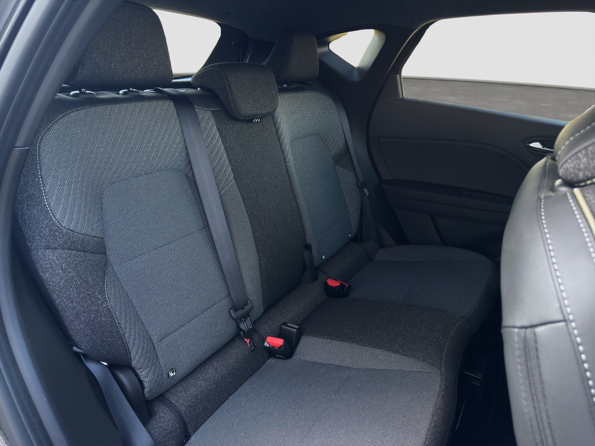 MITSUBISHI ASX 1.8 HEV Intense-image-17