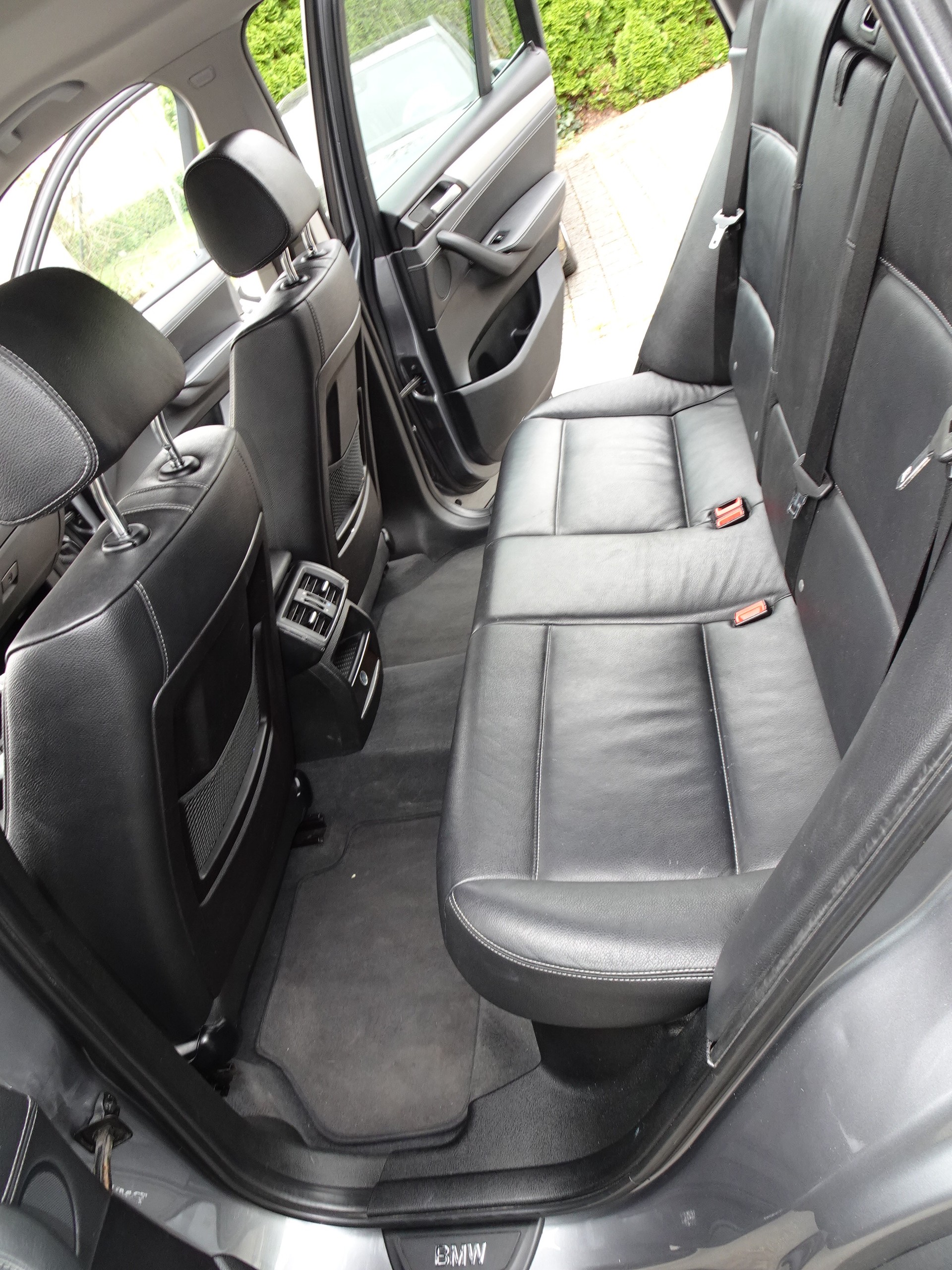 BMW 20i xDrive-image-2
