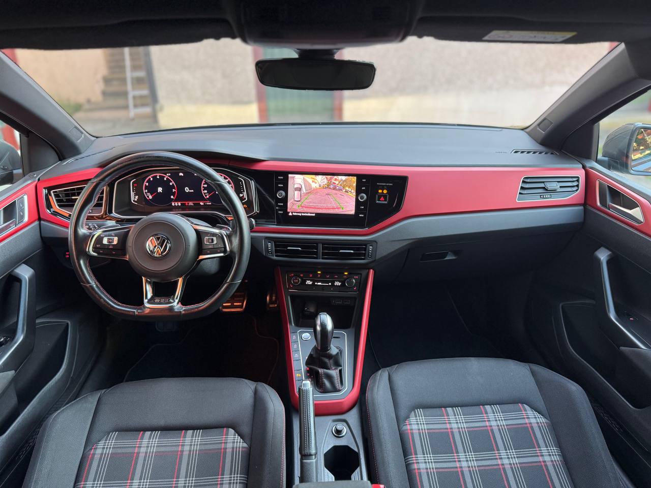 VW Polo 2.0 TSI GTI DSG-image-10