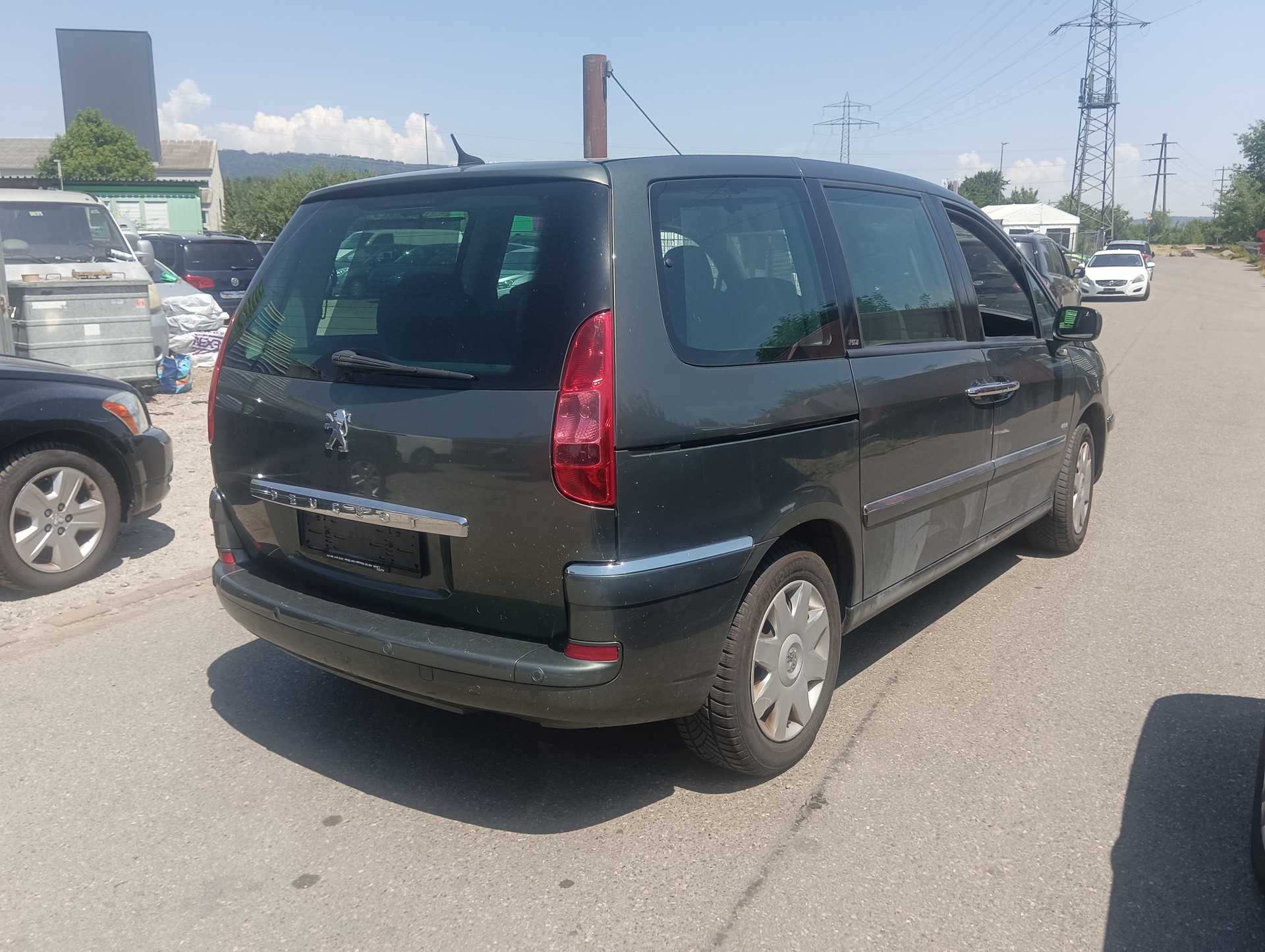 PEUGEOT 807 2.0 16V HDi Swiss Edition-image-4
