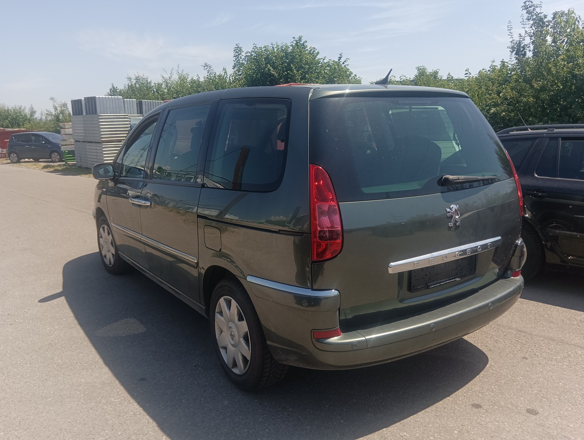 PEUGEOT 807 2.0 16V HDi Swiss Edition-image-2