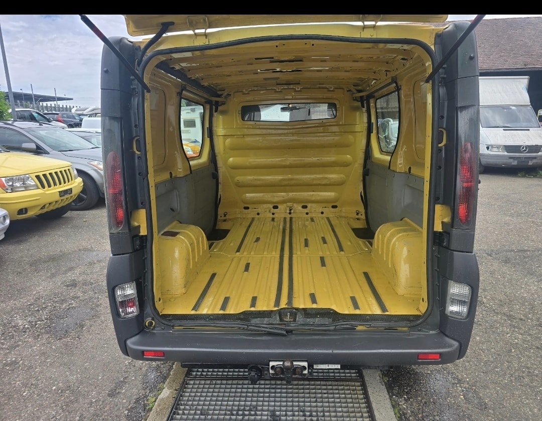 VW Nissan Capstar-image-4