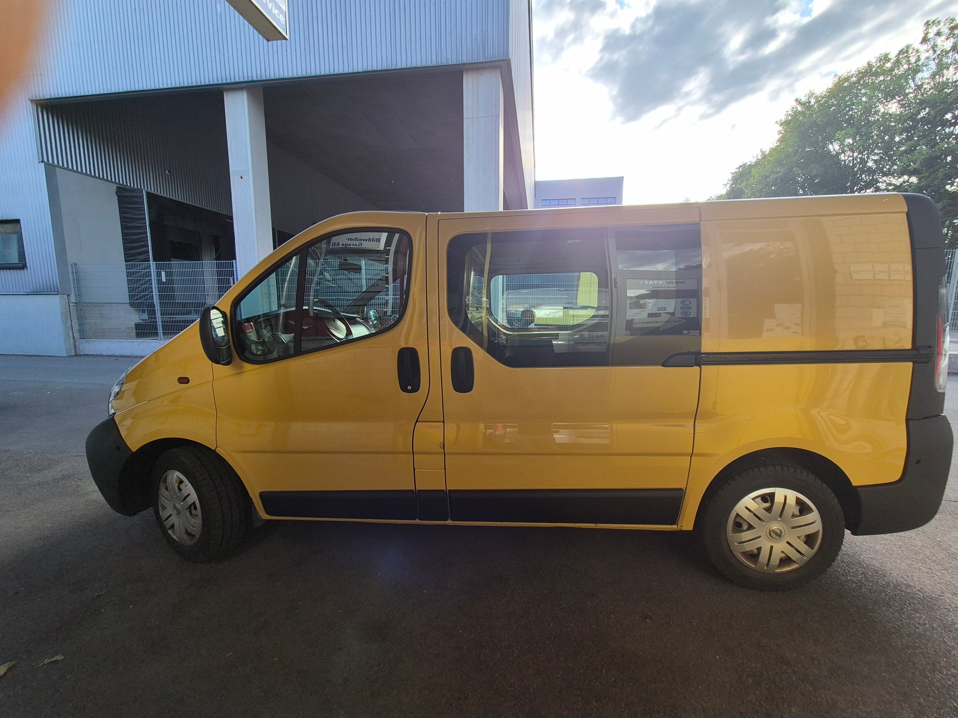 VW Nissan Capstar-image-1