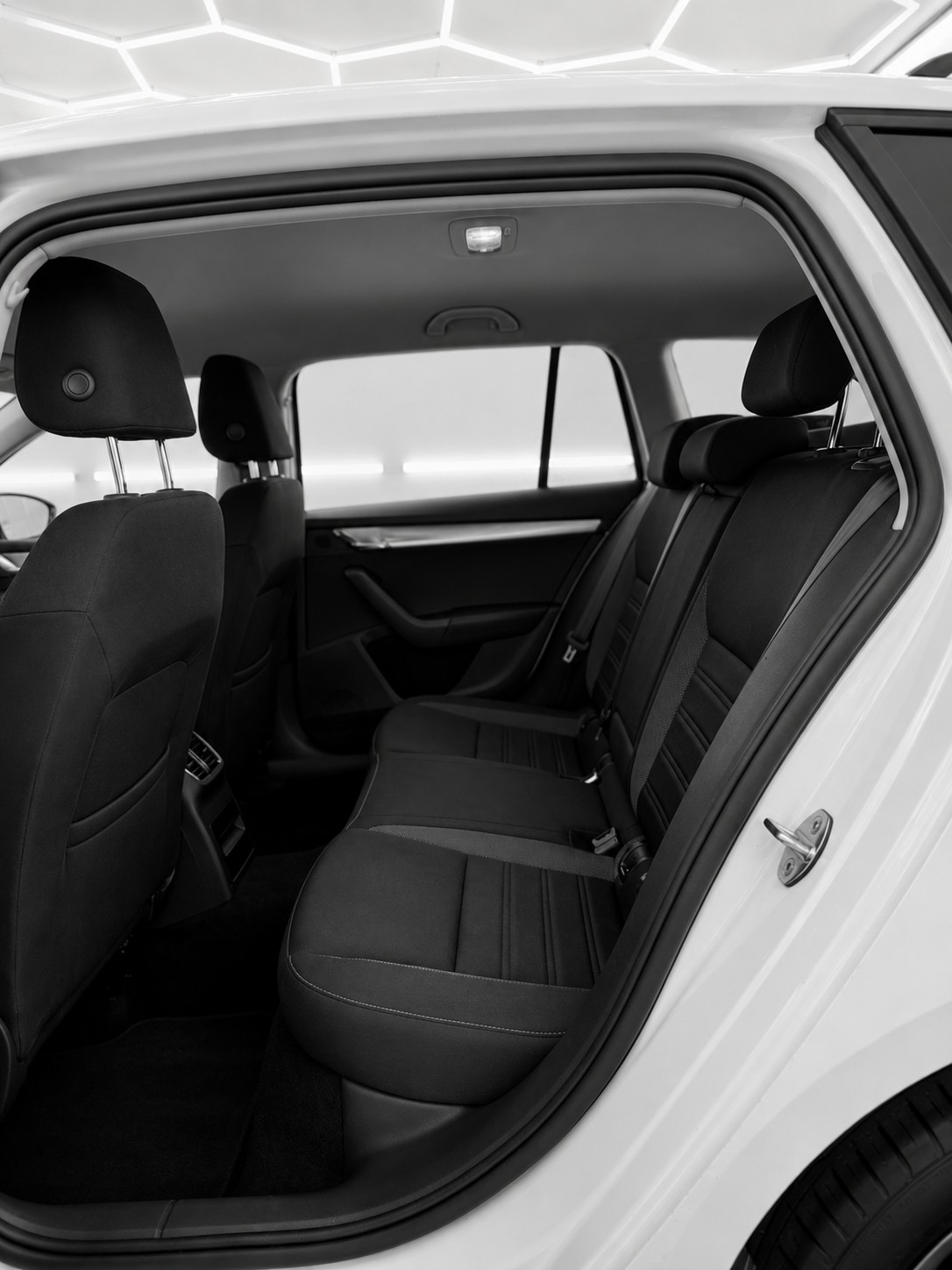 SKODA Octavia Combi 2.0 TDI Ambition 4x4 DSG-image-7