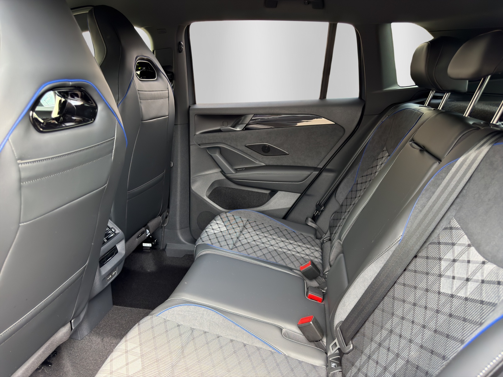 VW Tiguan 2.0 TSI DSG R-Line 4Motion-image-10