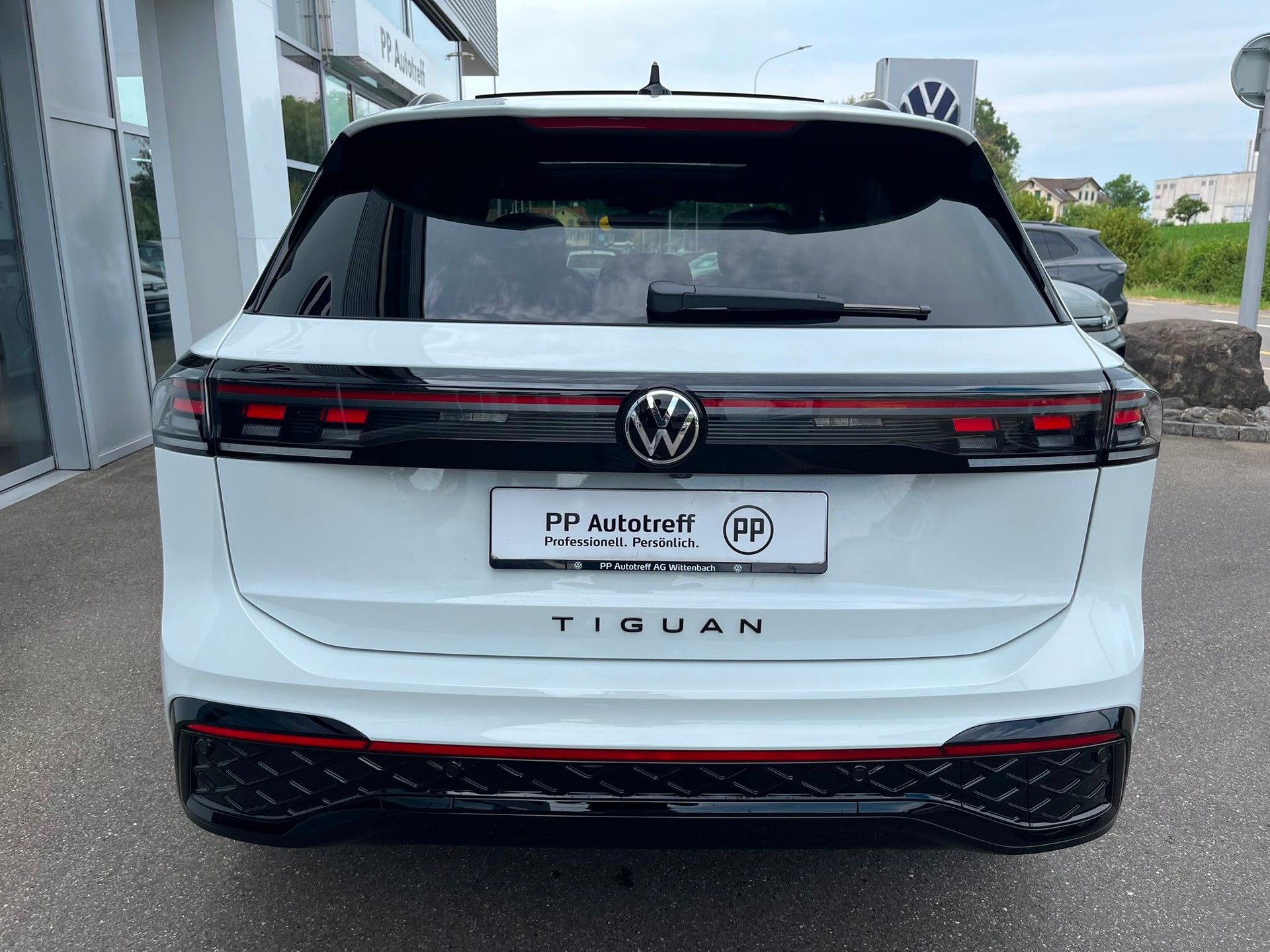 VW Tiguan 2.0 TSI DSG R-Line 4Motion-image-5