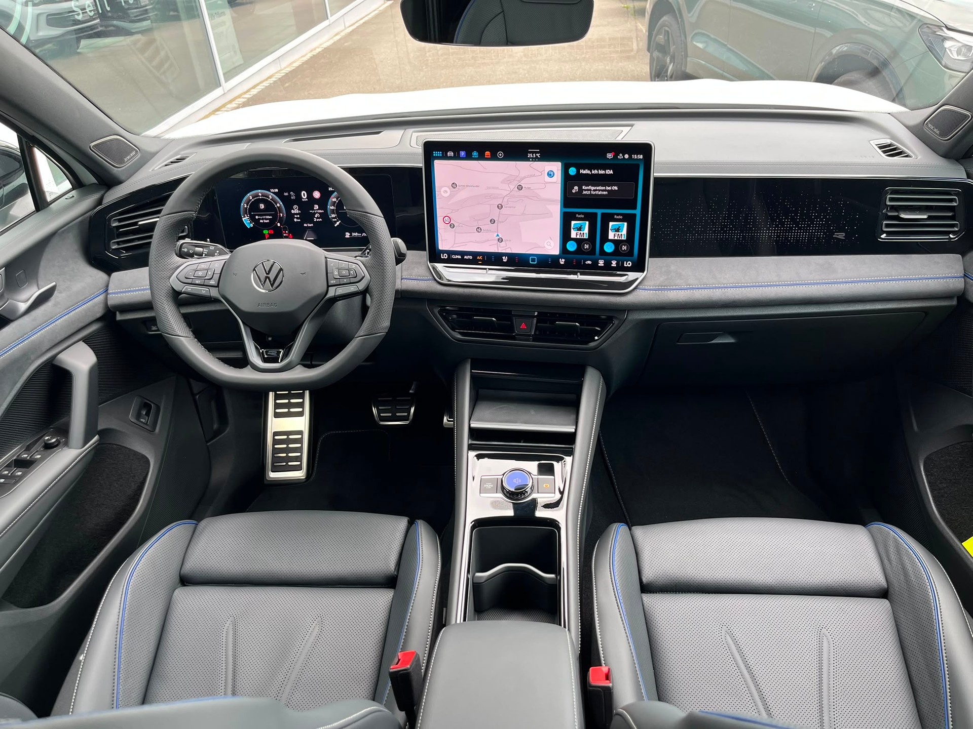 VW Tiguan 2.0 TSI DSG R-Line 4Motion-image-3