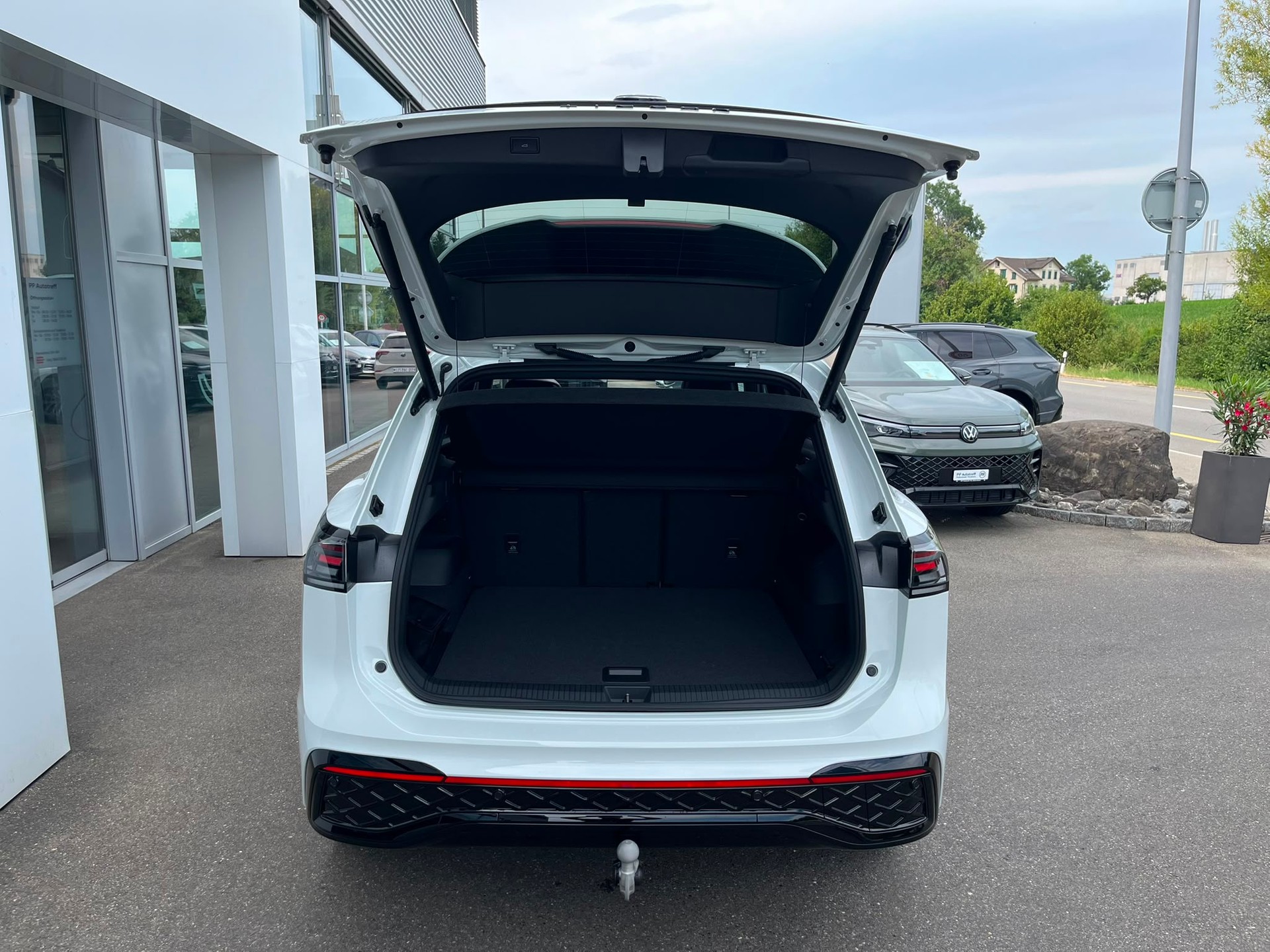 VW Tiguan 2.0 TSI DSG R-Line 4Motion-image-6