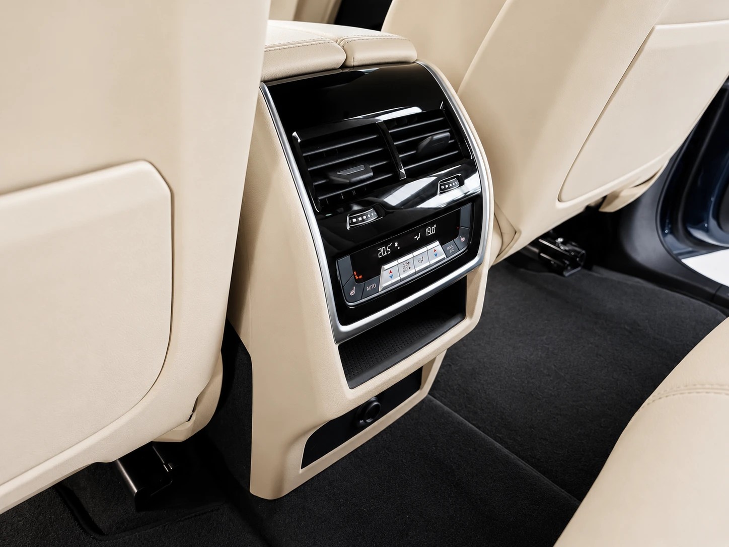 BMW X5 45e xDrive SAG CH FAHRZEUG-image-14