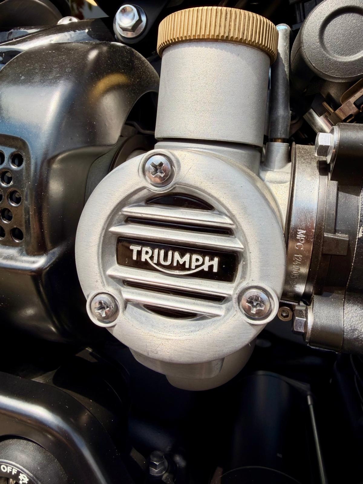 TRIUMPH Bonneville 1200 Bobber ABS-image-14