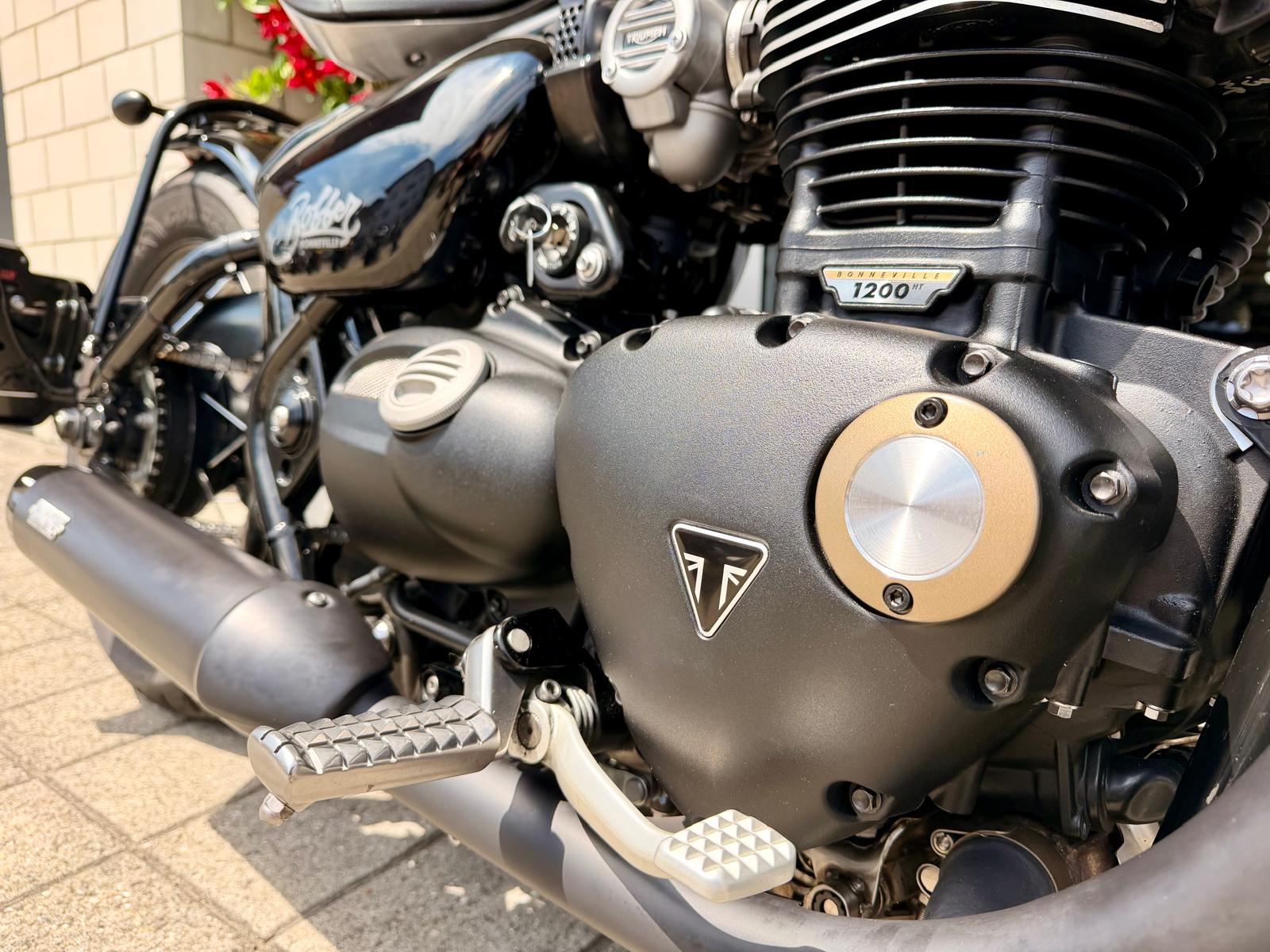TRIUMPH Bonneville 1200 Bobber ABS-image-10