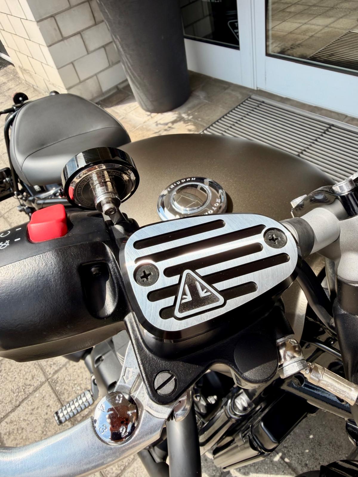 TRIUMPH Bonneville 1200 Bobber ABS-image-9