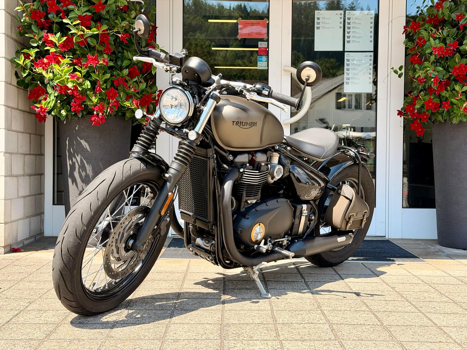 TRIUMPH Bonneville 1200 Bobber ABS-image-5
