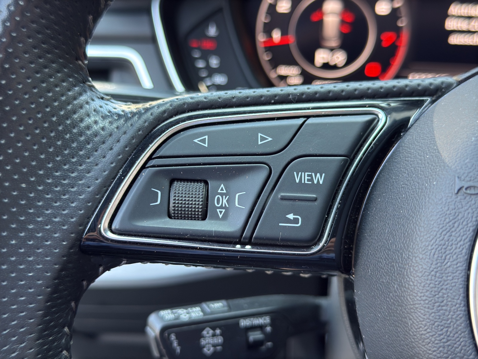 AUDI A4 Avant 2.0 TFSI Sport quattro S-Line-image-26