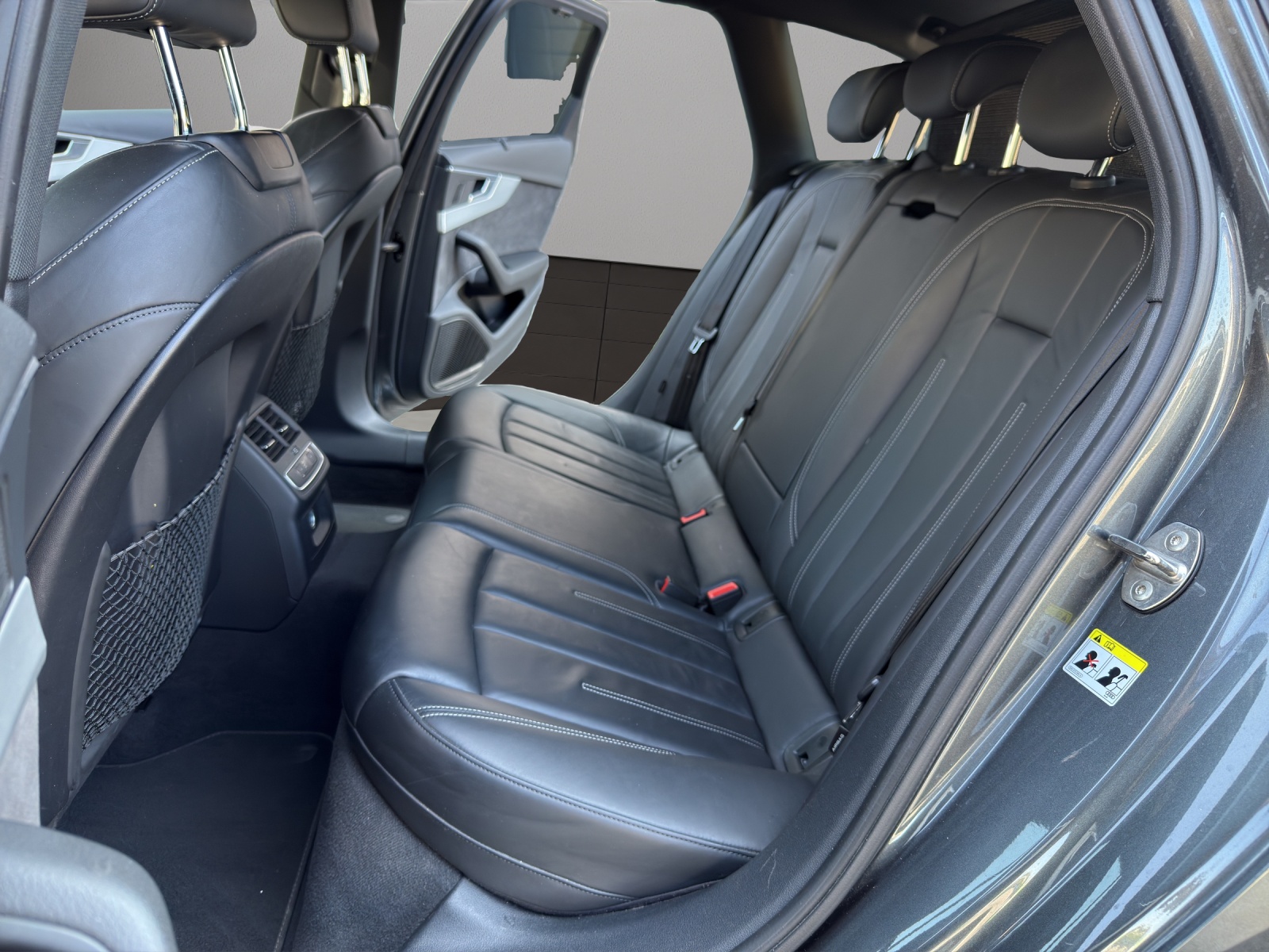 AUDI A4 Avant 2.0 TFSI Sport quattro S-Line-image-12