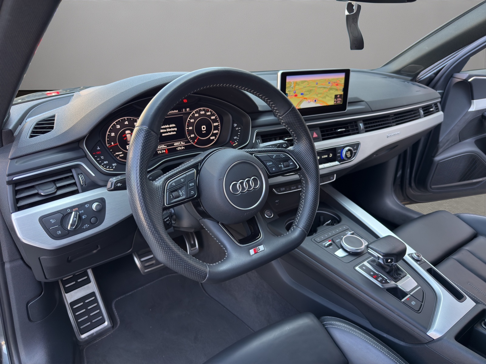 AUDI A4 Avant 2.0 TFSI Sport quattro S-Line-image-9