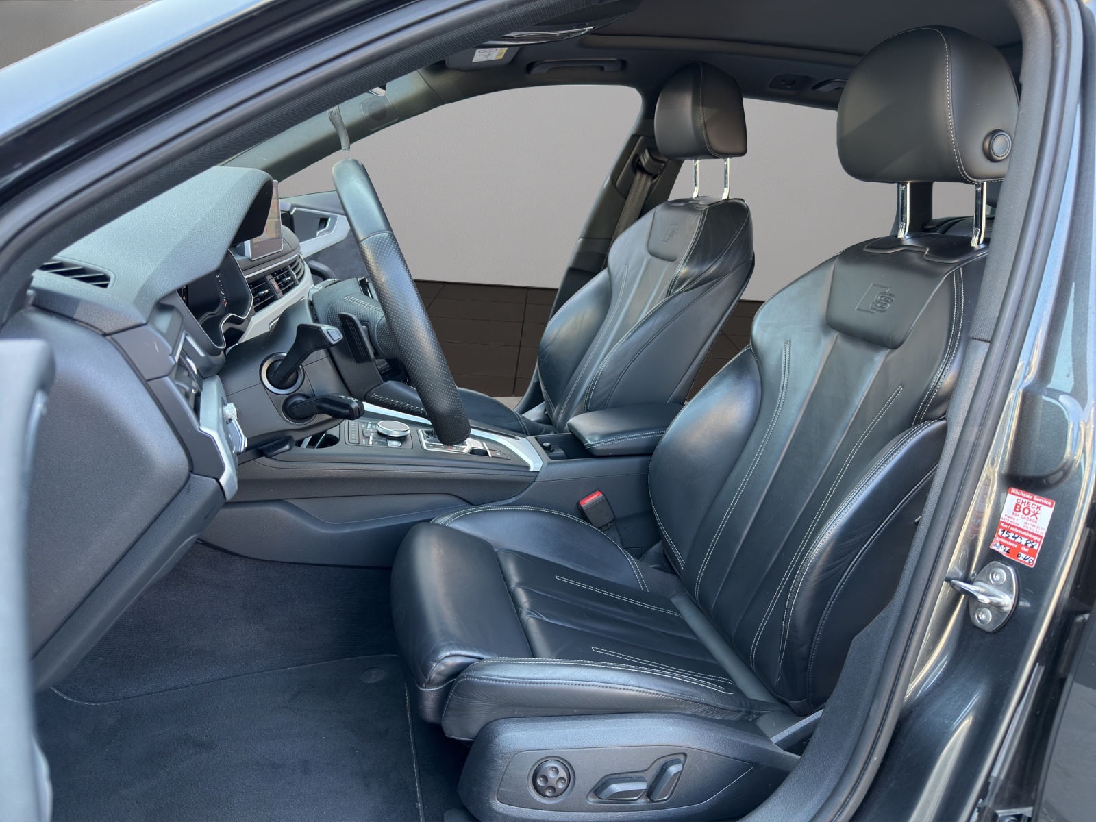 AUDI A4 Avant 2.0 TFSI Sport quattro S-Line-image-8