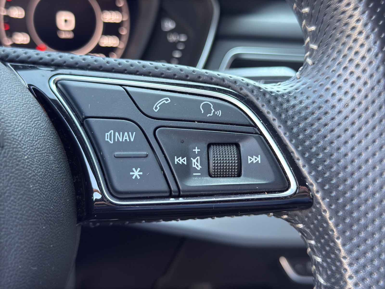 AUDI A4 Avant 2.0 TFSI Sport quattro S-Line-image-27