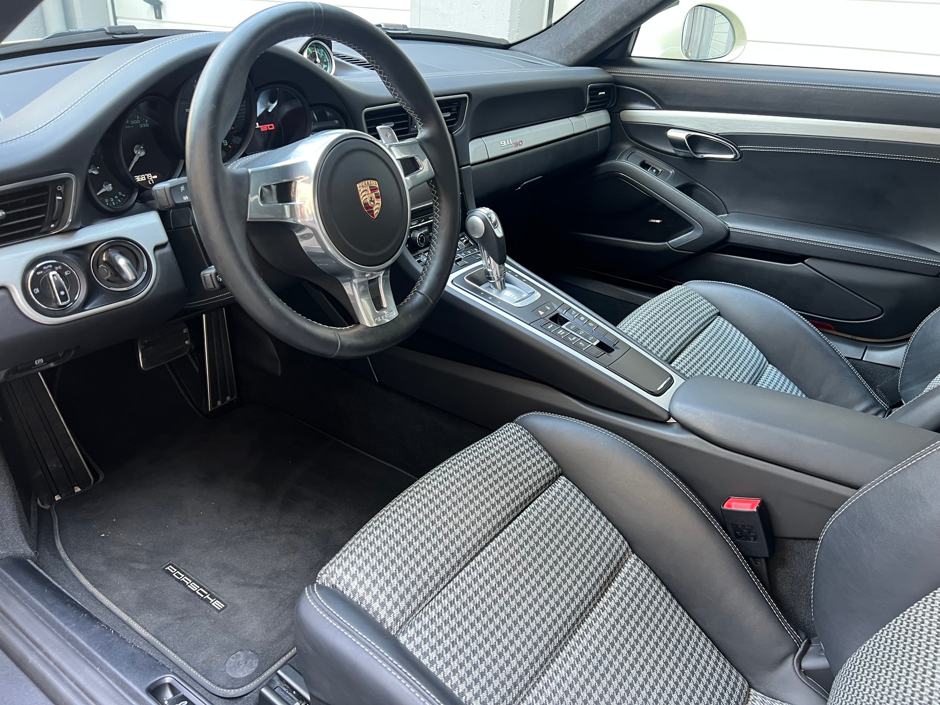 PORSCHE 911 Carrera S 50 Years PDK-image-6