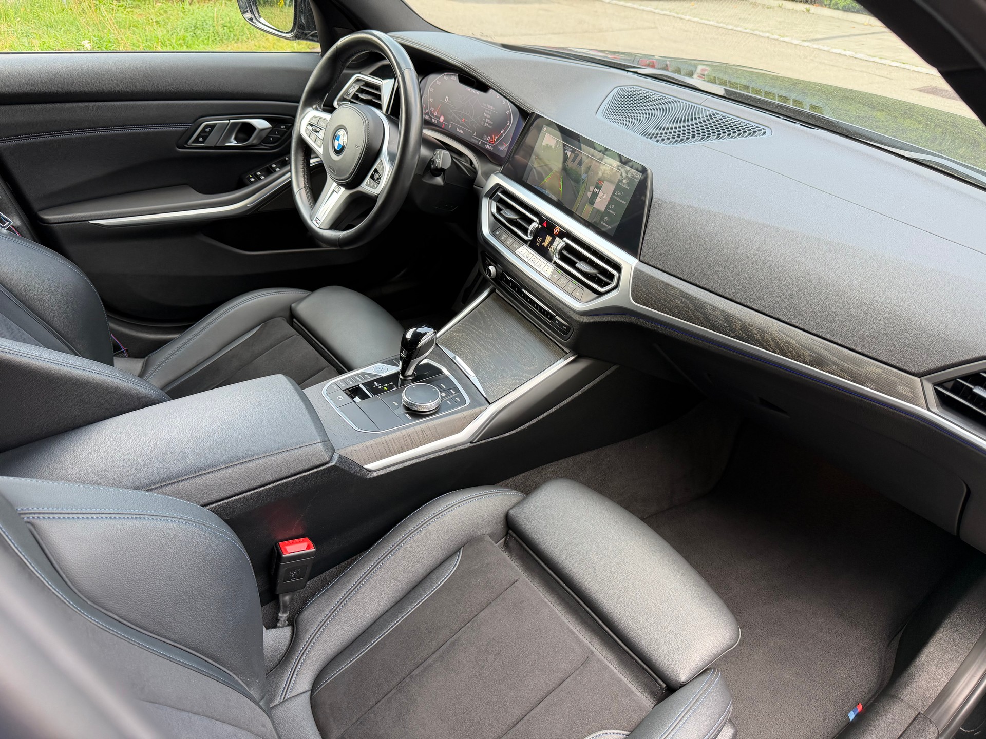 BMW M340i xDrive 48V Touring Steptronic-image-12