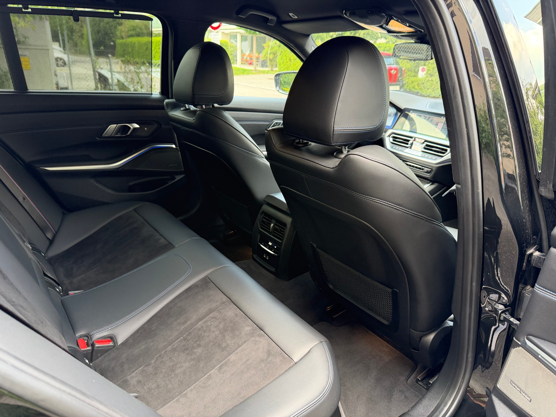 BMW M340i xDrive 48V Touring Steptronic-image-14