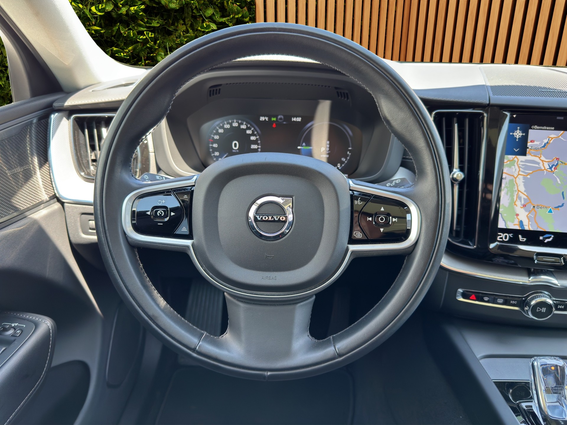 VOLVO XC60 2.0 T6 TE Inscription eAWD-image-9